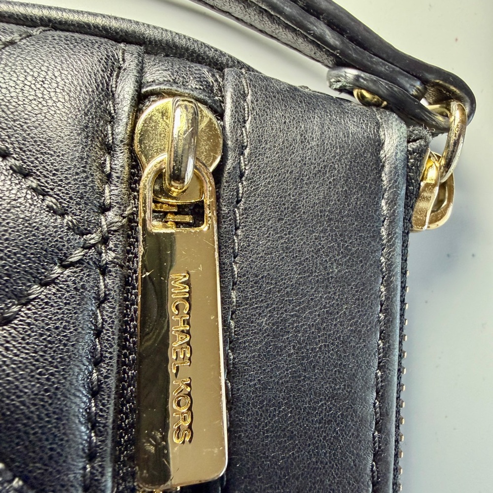 Michael Kors Selma Black Quilted Leather Wristlet / Large Zip Clutch - Picture 3 of 9